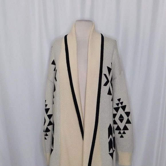 BLANK NYC Aztec Print Longline Cardigan Sweater Ivory Black Knit Tribal Small - Picture 4 of 14